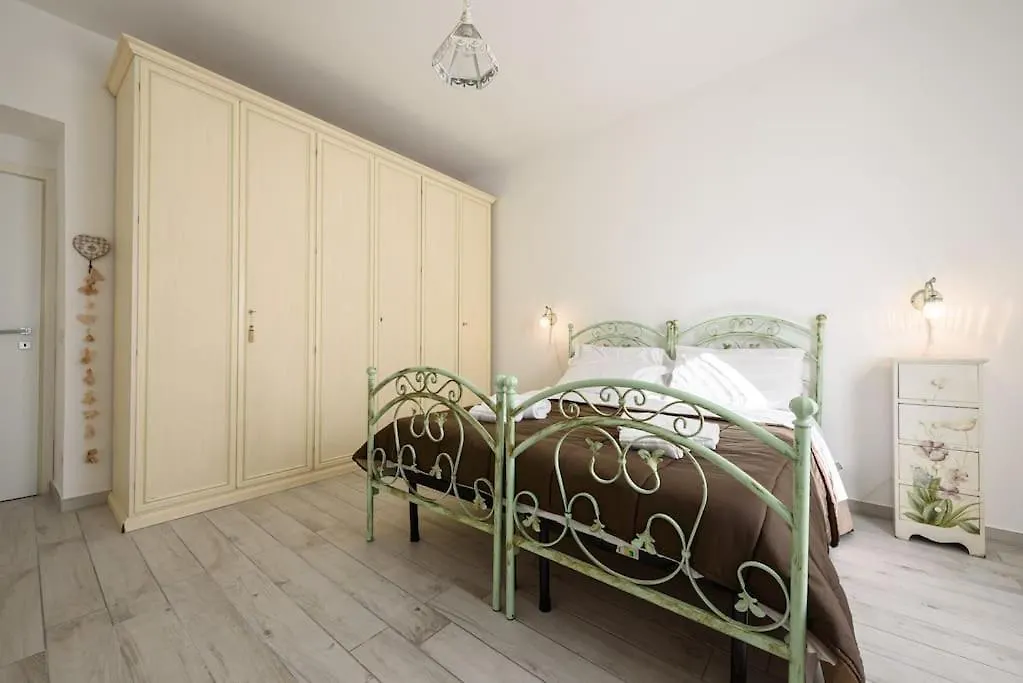 A Due Passi Da Toledo Apartment Naples